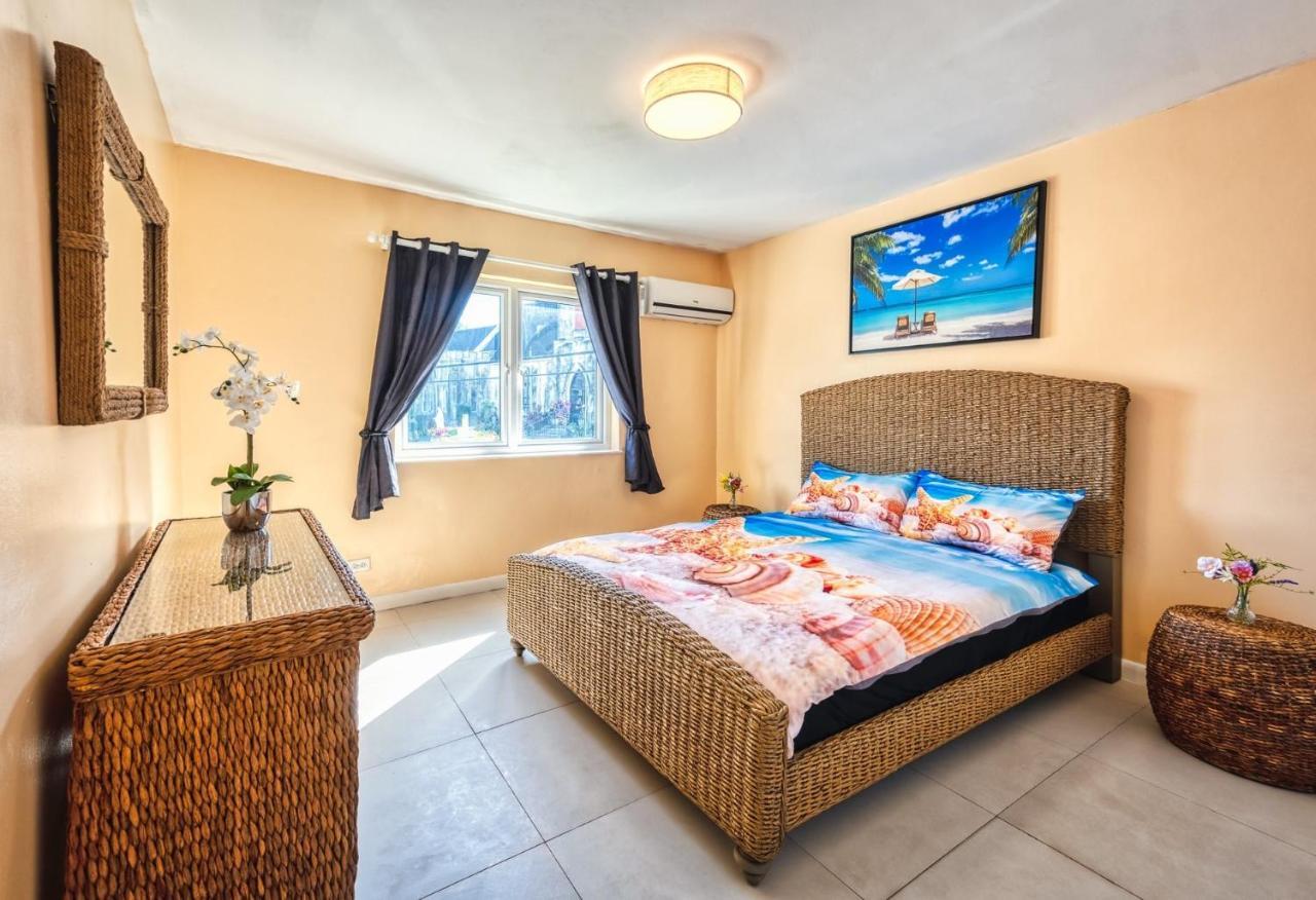 Apartment In Downtown At The Beach Nassau Eksteriør billede