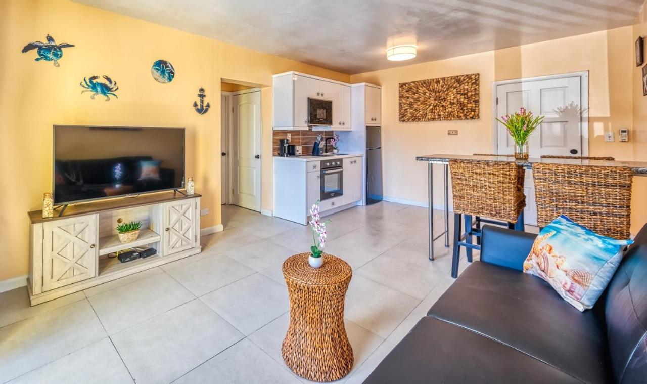 Lovely Apartment Near Beach, Downtown, 24H Security, Pool Nassau Eksteriør billede