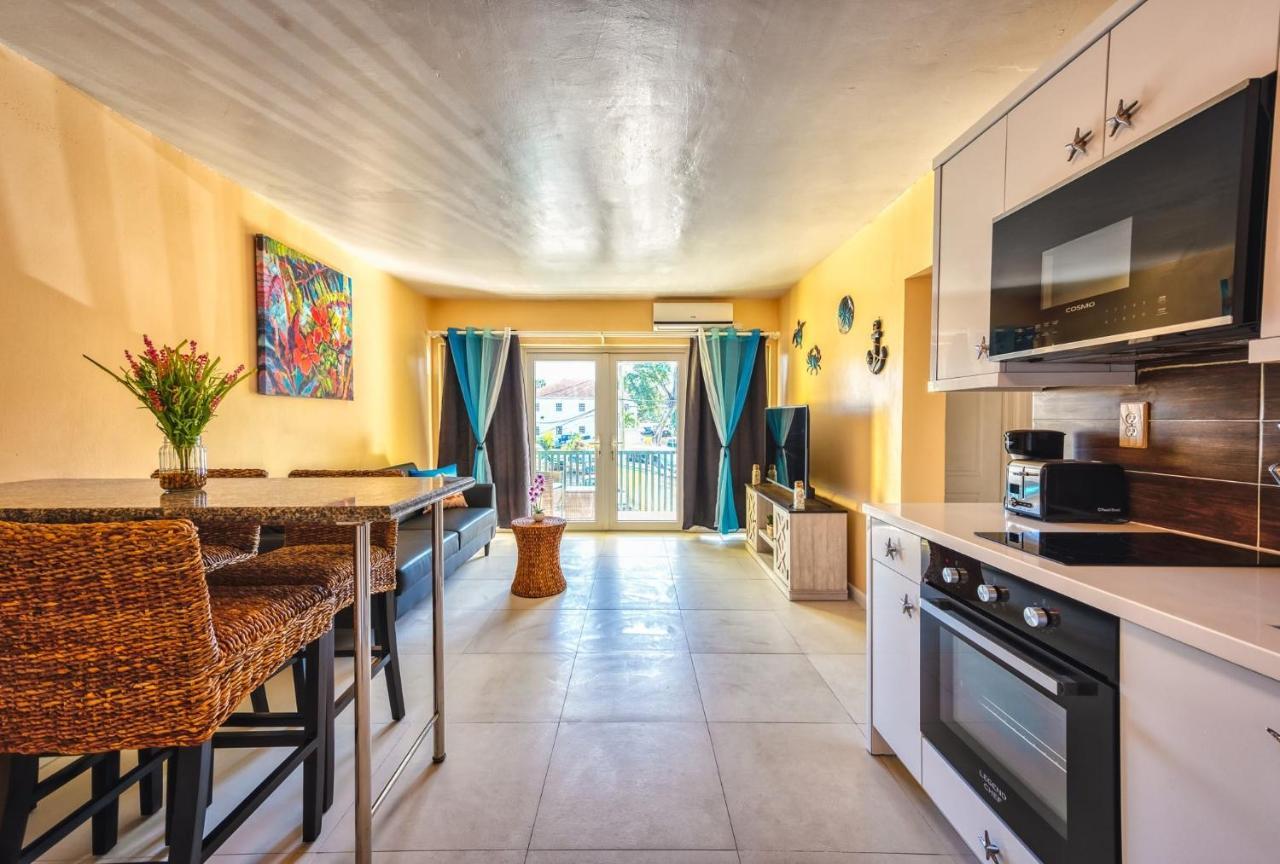 Lovely Apartment Near Beach, Downtown, 24H Security, Pool Nassau Eksteriør billede