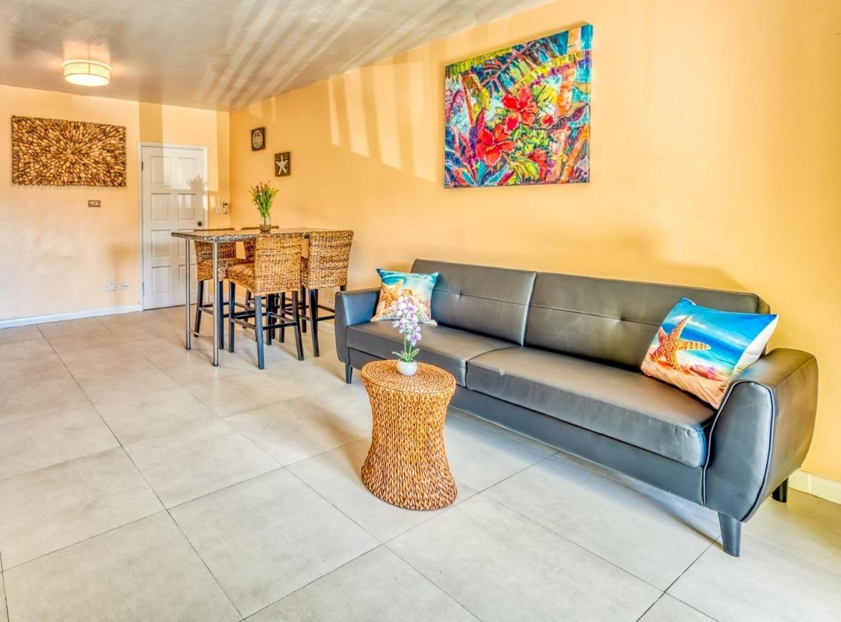 Lovely Apartment Near Beach, Downtown, 24H Security, Pool Nassau Eksteriør billede