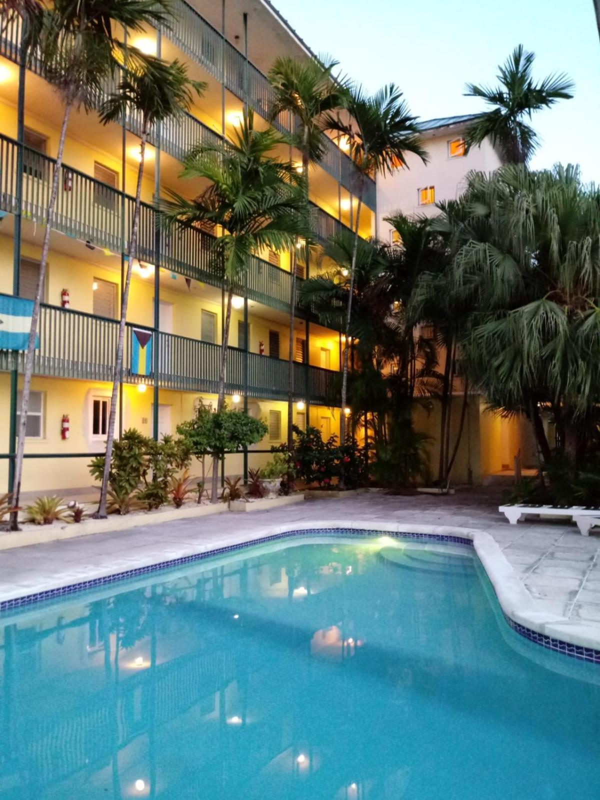 Lovely Apartment Near Beach, Downtown, 24H Security, Pool Nassau Eksteriør billede