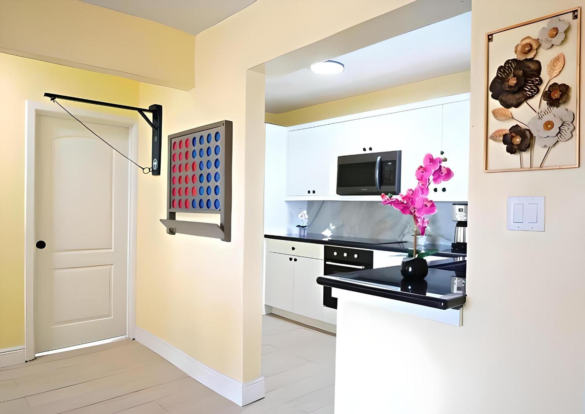 Lovely Apartment Near Beach, Downtown, 24H Security, Pool Nassau Eksteriør billede